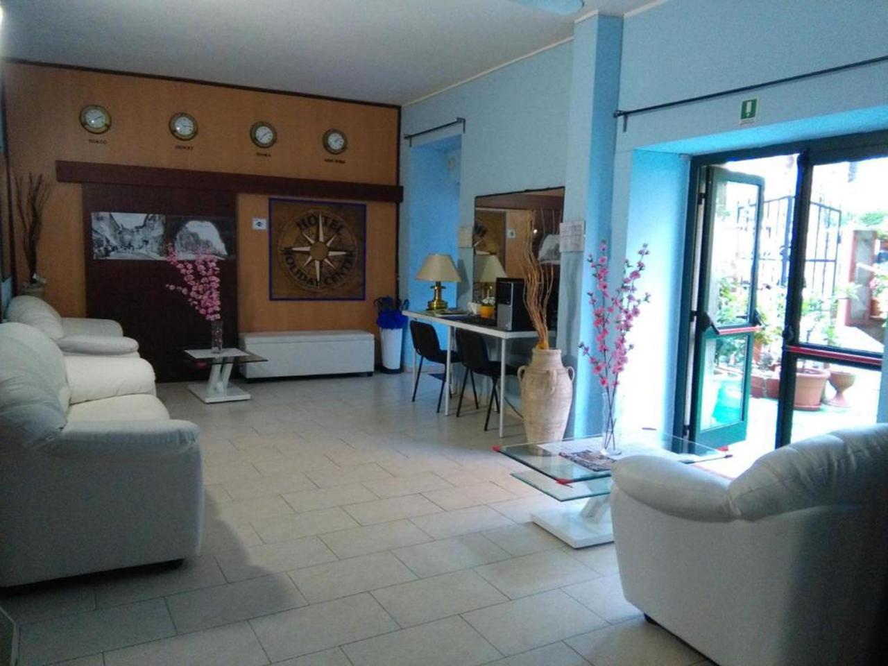 Piccolo Hotel Holiday Center Finale Ligure Exterior foto